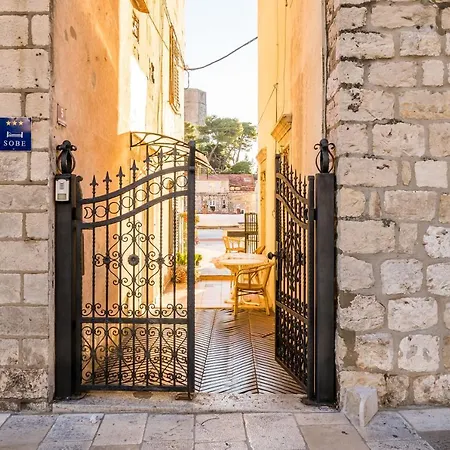 Deluxe With A Terrace View At Old Gate * Dubrovnik