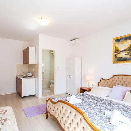 Penzion Deluxe With A Terrace View At Old Gate 3*