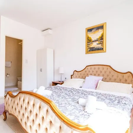 Guest house Deluxe With A Terrace View At Old Gate *