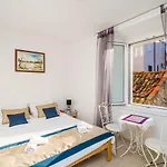 Deluxe With A Terrace View At Old Gate 3* 두브로브니크